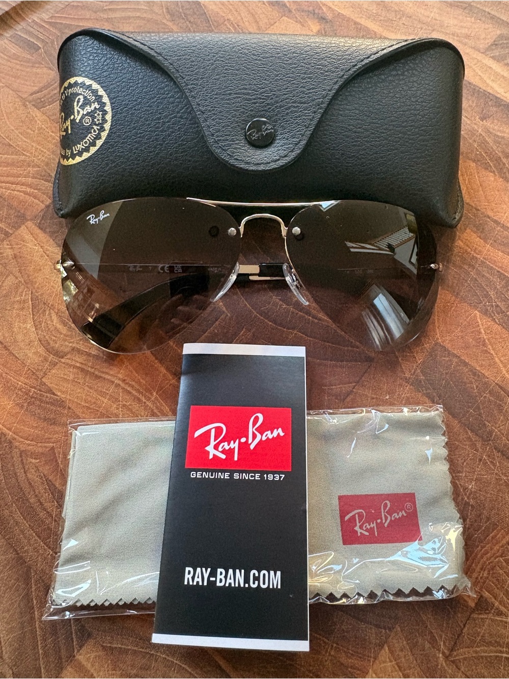 Ray-Ban Aviator Sunglasses with Case